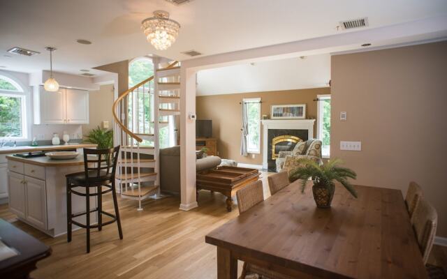 Villa On The River Inn