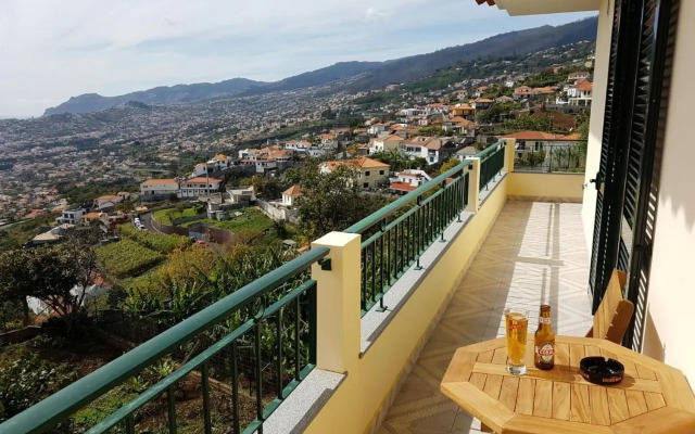 Apartment with beautiful ocean and city view