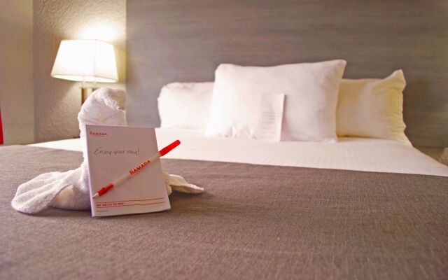 Ramada By Wyndham Edmonton Yellowhead Nw