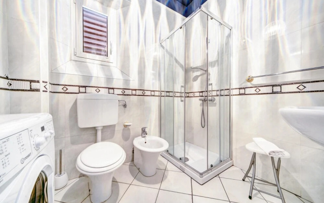 Classic Marconi Apartment by Wonderful Italy