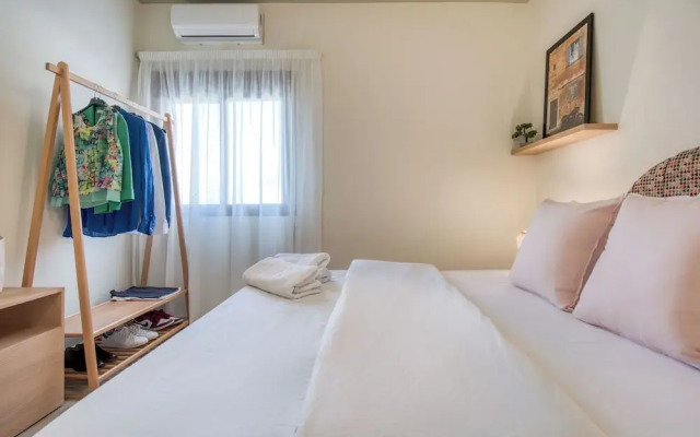 Vinyl 3-Bedroom Apartment in Zouk Mikael