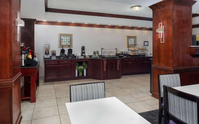 La Quinta Inn & Suites by Wyndham Savannah Airport - Pooler