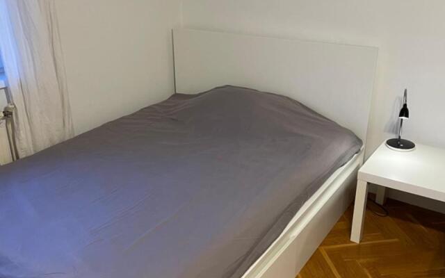 Apt 80 m2, wifi, jacuzzi, 5 guests, 10 m center