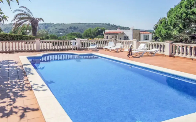 Spacious Holiday Home in L'escala With Swimming Pool