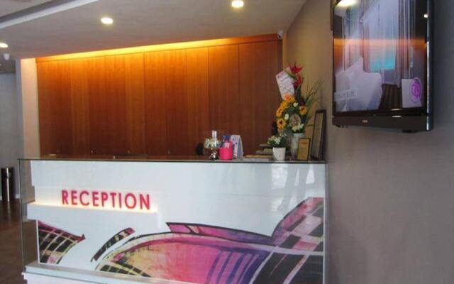 Apple 1 Hotel Times Square – Lobby – George Town