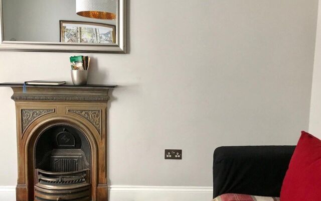 Heart of Edinburgh City Flat