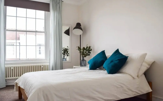 Spacious 4 Bedroom West London Flat