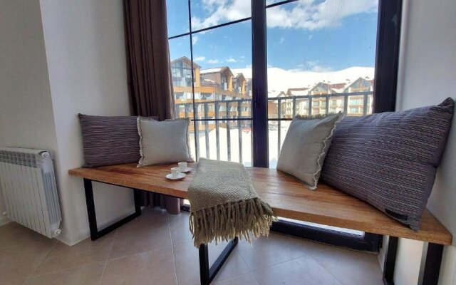 Luxurious 2Br Apartment With Mountain Piste View, Close To Main Gondola