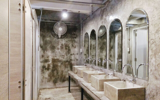 OYO 75332 VM1 Hostel