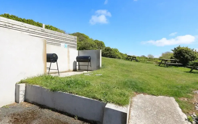 4 Thornlea Mews