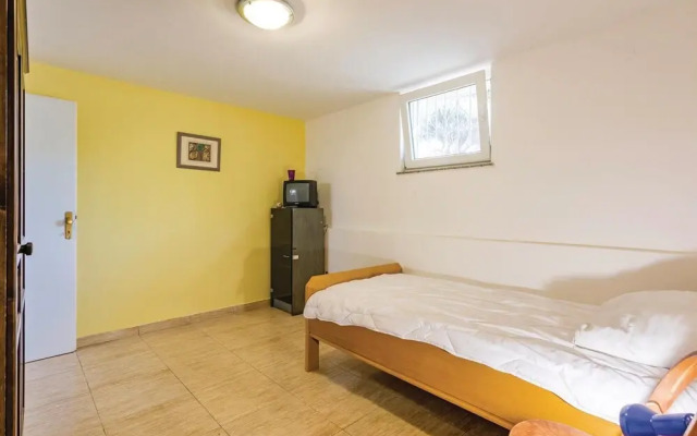 Beautiful Home in Vodnjan With Wifi and 5 Bedrooms