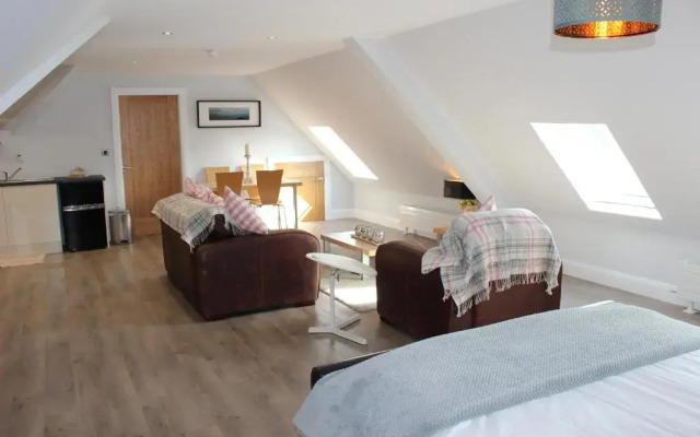 Lakeside Studio 2 Loft Apartment