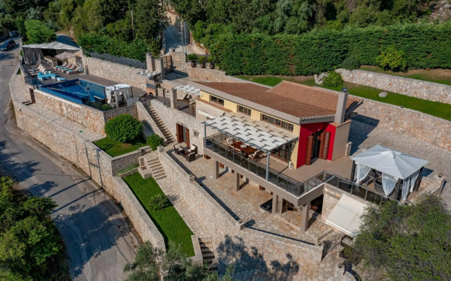 Luxurious Villa Kastro