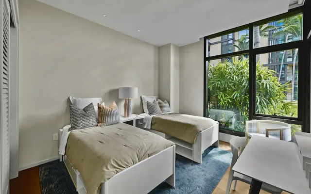 Park Lane 3300 3 Bedroom Apts by RedAwning