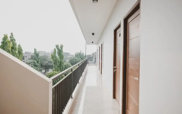 RedDoorz near Taman Palem