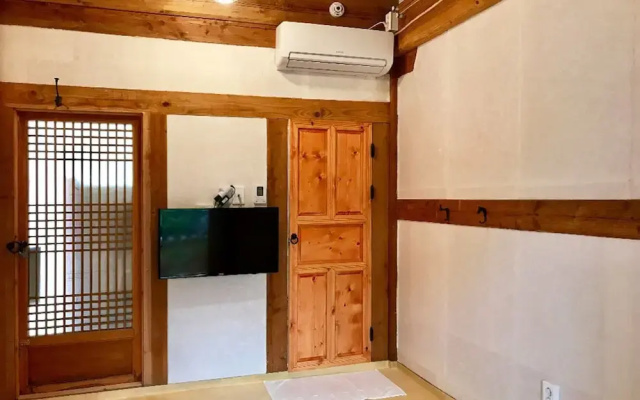 Jeonju Gaeunchae Hanok Stay 2nd Branch