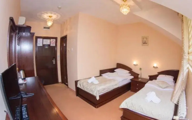 Garni Hotel Royal Crown