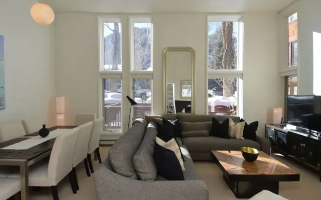 Old Hundred by Frias Properties