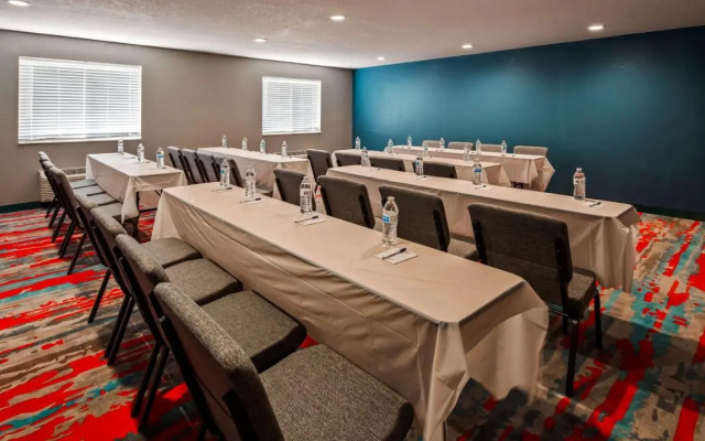 Magnuson Hotel and Suites Lansing