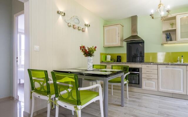 Enticing Holiday Home in Tulle with Garden