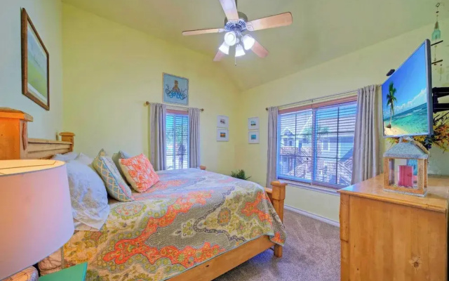 Communal Pool, Beach Gear & Prime Location Near Port Aransas Beaches Salty Seas by Avantstay