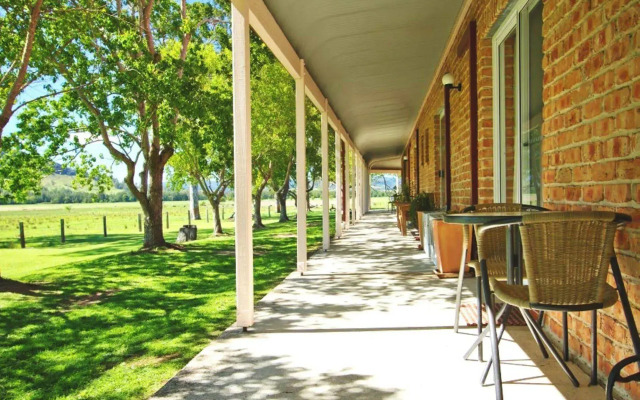 Gloucester Country Lodge Motel