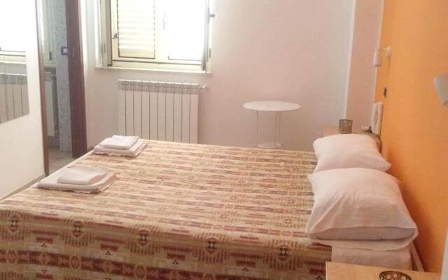Apartment With 3 Bedrooms in Schiavonea, With Furnished Balcony - 100