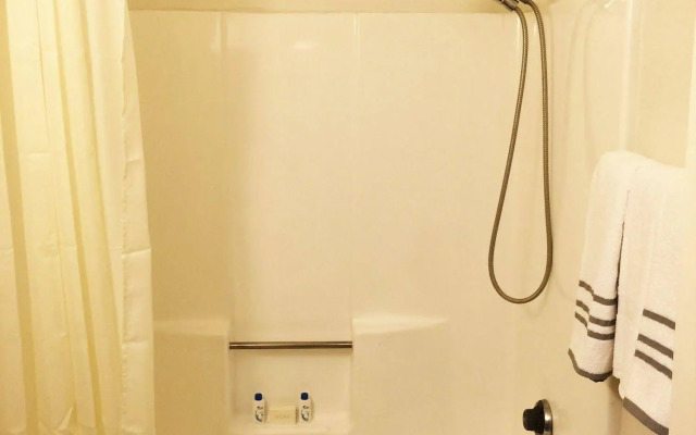 Fully Furnished Apartment in Glendale