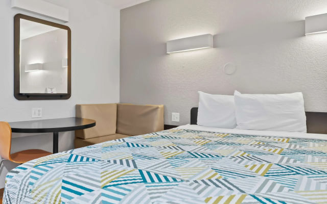 Motel 6 Ventura, CA - Beach