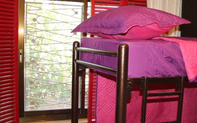 Hommus Hostel (New)