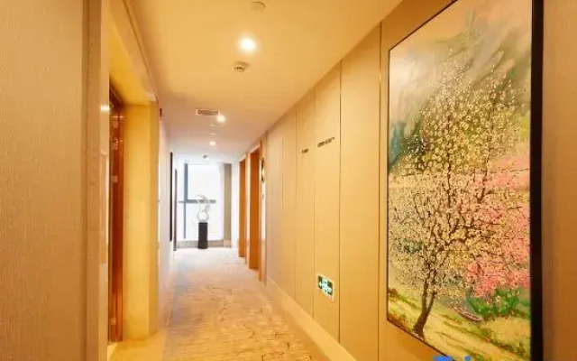 Xing Too Peng Ya Hotel（Buji Da Fen Metro Station Store)