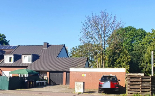 Uni, FH, Gesundheits Campus nähe, Zimmer mit Garten & Terrasse