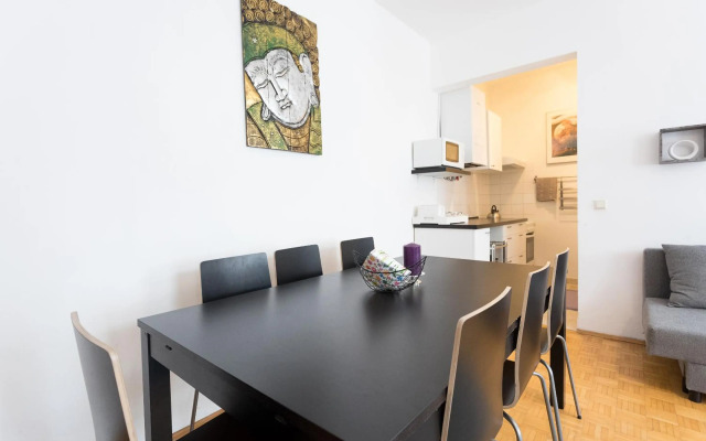 Lovely Two Level Apartment For Families