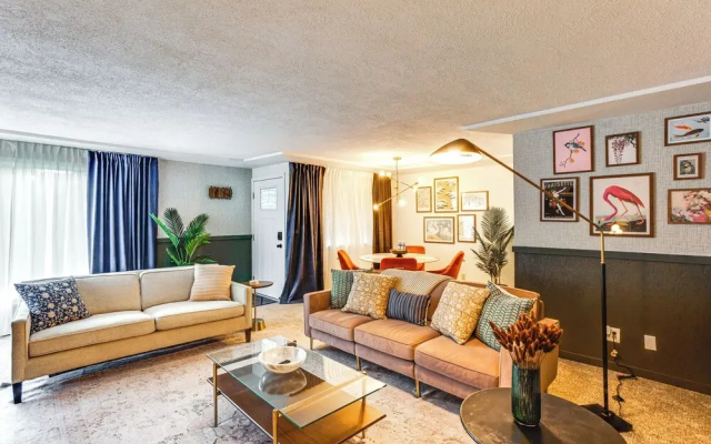 Vibrant Tacoma Retreat, Near Point Defiance Park!
