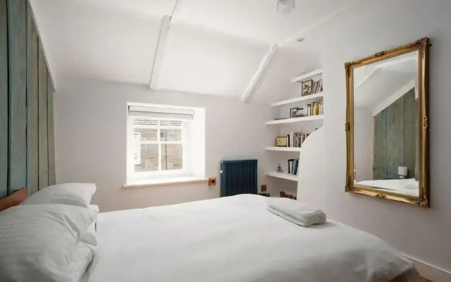 Seaview-2br-sleeps5-cottage-fastwifi-woodburner