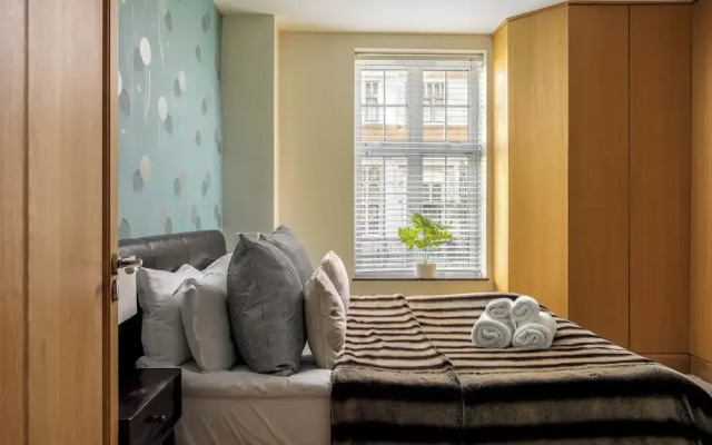 Park Lane 4-bed Mayfair Family House