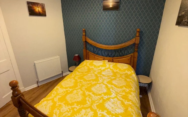 Ayr Town Centre Apartment - 3 Bedrooms