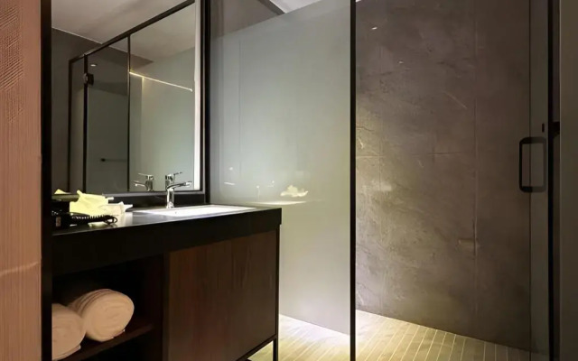 Monkeys Canopy Resort