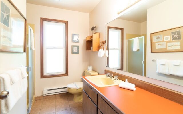 Neskowin Nest 4 Br home by RedAwning