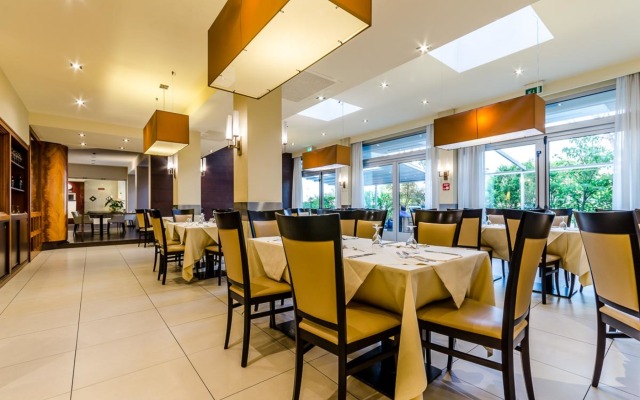 Smart Hotel Holiday
