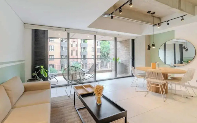 Panoramic 3 BR w/ Balcony in Laureles Medellín