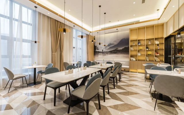 Atour Hotel Shaoxing Shangyu E-You Town