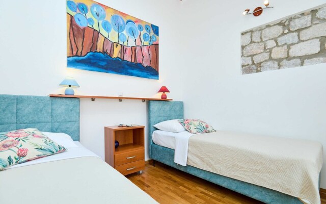 Hedera Estate, Hedera A34