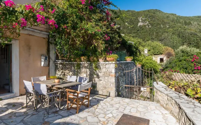 Rustic Escape, Agios Markos