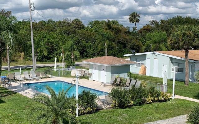 Sebastian Inn and Suites