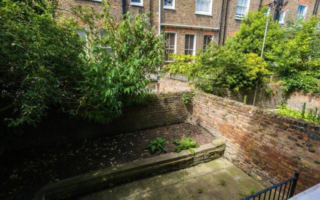 Beautiful 2BR Home in West Kensington, 6 Guests