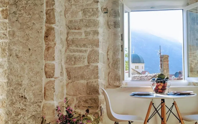 Romantic Rooftop View Hideaway- Old Town Nr 404