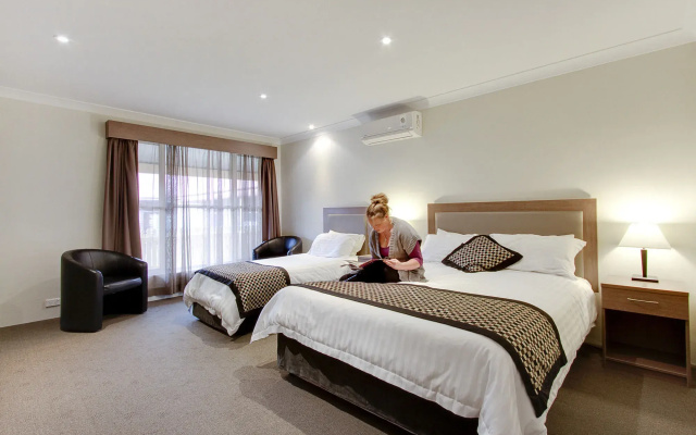 Quality Inn Parkes International