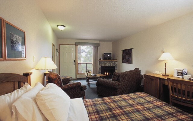 Pyramid Lake Lodge