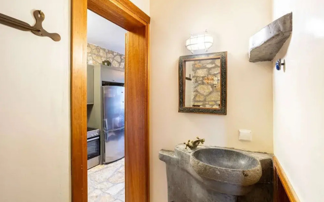 Stone Farmhouse in Groves - Sea Mountain Views